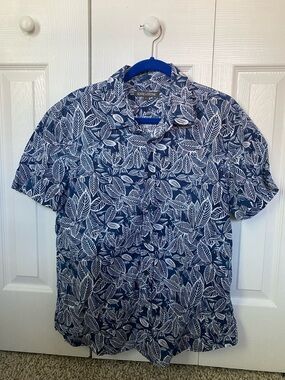 Slate & Stone Navy and White Leaf-Print Short Sleeve Button-Up Shirt